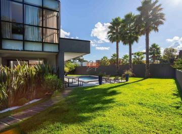 Casa · 604m² · 4 Quartos · 6 Vagas · Casa de 4 Suítes no Condomínio Vinícius de Moraes
