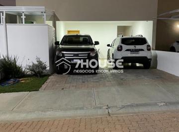 Foto 01 · Venda de Casa em Condomínio com 3 Quartos, 3 Banheiros e 4 Vagas de Garagem na Cidade de  - Bairro -