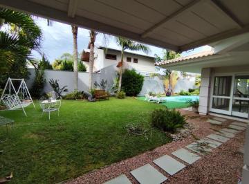 715354_iy2lbk1rw83581W_7153546838f7528a605.jpg · Encantador Sobrado, realizando seus sonhos com 3 suítes e 4 vagas cobertas de garagem