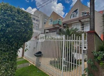 Casa · 240m² · 3 Quartos · 6 Vagas · Casa à Venda em Novo Mundo, Curitiba | 3 Quartos, 240m², R$1.250.000