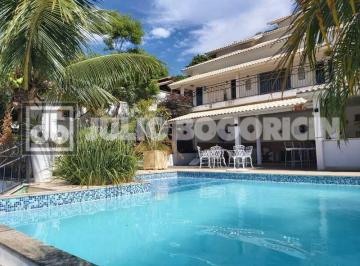Casa · 550m² · 4 Quartos · 2 Vagas · Casa em Condomínio -  / Residencial / Badu