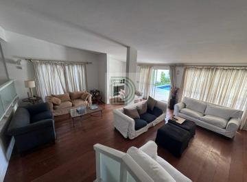 Casa · 250m² · 3 Quartos · 6 Vagas · Casa à Venda - 3 Suítes, Piscina e Quintal Amplo