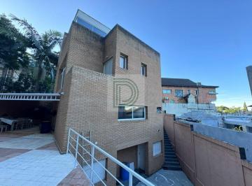 Casa · 365m² · 3 Quartos · 5 Vagas · Casa à Venda no Parque dos Príncipes - 3 Dormitórios, Piscina e 5 Vagas