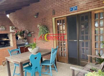 Casa · 120m² · 3 Quartos · 2 Vagas · Casa térrea em condomínio com lareira, hidromassagem, piscina e vista para o pôr do sol. Imperdível!