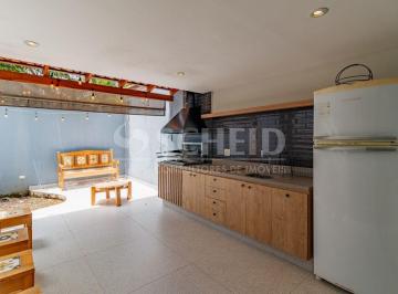 Casa · 222m² · 3 Quartos · 4 Vagas · Sobrado para venda com 3 quartos, sendo 3 suítes, 222m²