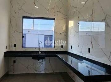 NULL · Casa residencial disponível para venda no bairro Jardim Brasília em Uberlândia-MG