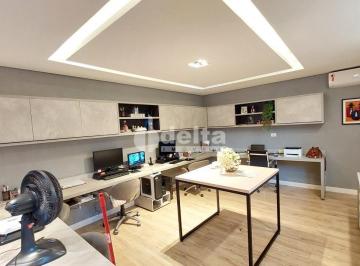 NULL · Casa Comercial disponível para venda no bairro Centro em Uberlândia-MG