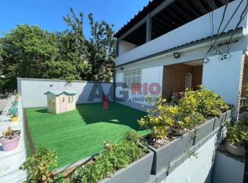 Casa · 454m² · 2 Quartos · 2 Vagas · ÓTIMA CASA COM 3 QUARTOS NO VALQUEIRE