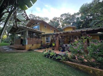 Rural de 3 quartos, Ibiúna · Chácara à Venda em Condomínio Fechado - Conforto, Espaço e Tranquilidade!