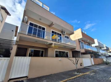 Foto 01 · CASA TRIPLEX COM 3 QUARTOS SENDO 1 SUÍTE NO BAIRRO CHÁCARA MARILÉA EM RIO DAS OSTRAS RJ