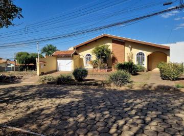 Casa · 3 Quartos · 4 Vagas · Casa com 3 dorms, Cidade Jardim, Pirassununga - R$ 800 mil, Cod: 10133545
