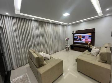 Casa de 3 quartos, Samambaia · Alugamos Excelente Sobrado na QR 602, 3Qts 2 Suítes, Garagem para 3 carros