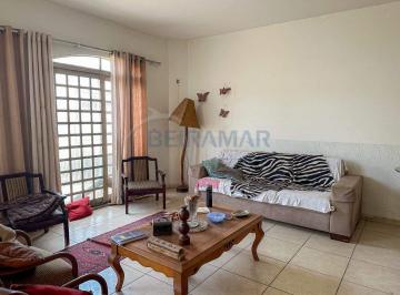 Casa · 300m² · 5 Quartos · 1 Vaga · Casa 5 Quartos, 2 Suítes, Vaga de Garagem Coberta, 3 Pavimentos à Venda na QE 36 - Guará 2