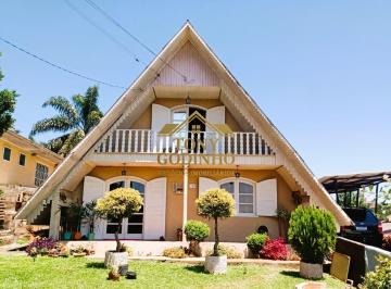 Casa · 130m² · 4 Quartos · 2 Vagas · BELÍSSIMO CHALÉ À VENDA NO BAIRRO SORGATTO – CAÇADOR/SC