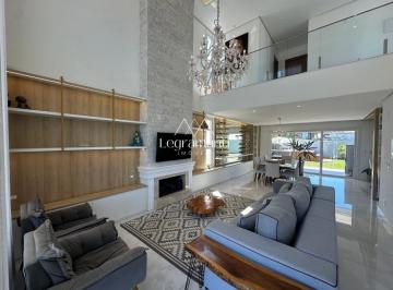 Casa · 240m² · 3 Quartos · 1 Vaga · Casa de Alto Padrão à Venda - Mobiliada