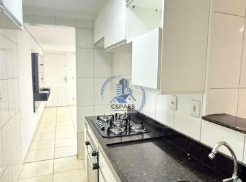 Apartamento de 2 quartos, Jandira · Cond. Vitória, cozinha planejada com cooktop e forno, painel de TV e 1 vaga