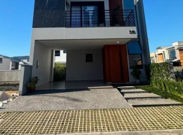 Casa · 164m² · 3 Quartos · 1 Vaga · Casa no Deltaville - Biguaçu