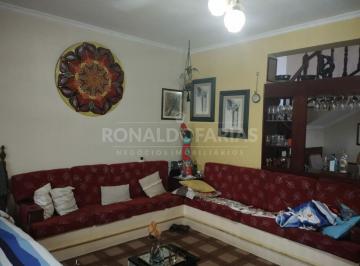Casa · 220m² · 3 Quartos · 3 Vagas · Sobrado a venda sendo 3 quartos sendo 1 suite sala ampla vaga para tres carros.