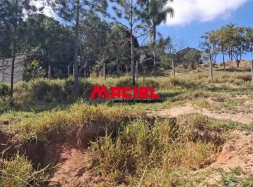 Terreno · 902m² · Terreno com declive e arborizado