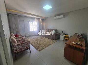 Casa · 250m² · 4 Quartos · 2 Vagas · Casa com 4 quarto sendo 1 suíte disponível para venda no bairro Santa Rosa em Uberlândia-MG