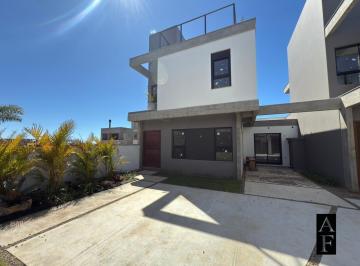 Casa · 98m² · 2 Quartos · 1 Vaga · Casa em Garopaba