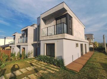 Casa · 117m² · 3 Quartos · Casa de esquina de 3 dormitórios em Ferraz