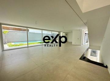 Casa · 450m² · 4 Quartos · 4 Vagas · Condomínio Jade - Sofisticação e Espaço em Alto Nível