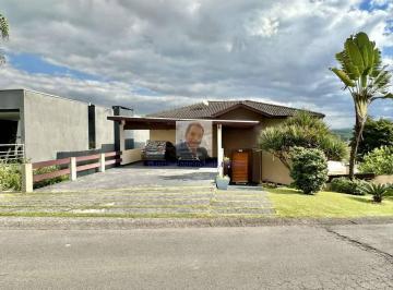 Casa · 330m² · 3 Quartos · 4 Vagas · Vende-se Casa no Cond. Golf Village - 3 suítes, apartamento hóspedes, varan