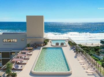Piscina · Apartamento à venda na Praia Brava, Florianópolis: 4 suítes, 4 banheiros, 3 vagas de garagem, 215,63