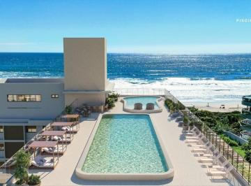 Piscina · Apartamento à Venda na Praia Brava, Florianópolis:  3 Suítes, 4 Banheiros, 3 Vagas, 179,99 m²
