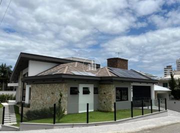 Casa · 250m² · 3 Quartos · 3 Vagas · Casa com 3 Suítes - Pedra Branca