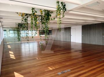 Comercial · 201m² · 2 Vagas · Vende-se meia laje comercial, reformada e pronta para uso, na Faria Lima.