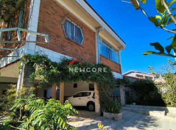 Casa · 327m² · 3 Quartos · 6 Vagas · Sobrado em  Rua Edmundo João Mamer - Jardim Peruíbe - Peruíbe/SP