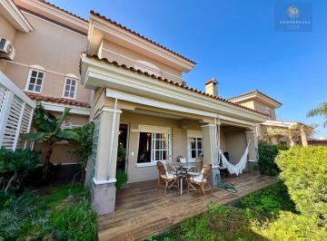 Casa · 185m² · 4 Quartos · 2 Vagas · Casa em Condomínio fechado em Xangri Lá