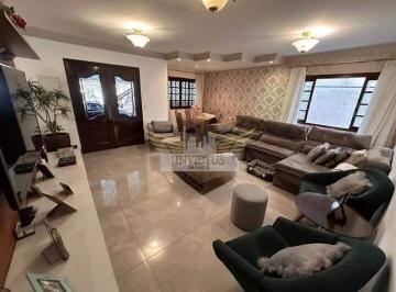 Casa · 350m² · 4 Quartos · 3 Vagas · Sobrado com 3 Suítes para Comprar, 350m² - Bairro Santa Maria, Santo André/SP.