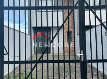 Casa · 74m² · 2 Quartos · 1 Vaga · Sobrado em  Rua:campo Largo - Itacolomi - Balneário Piçarras/SC