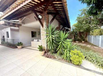 Casa de 6 quartos, Salvador · Exatamente casa em Piatã 6/4 sendo 4 suítes com espaço Gormet e Piscina 