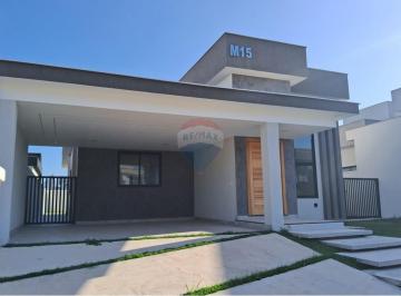 Casa · 165m² · 3 Quartos · 2 Vagas · Casa em condomínio fechado com três quartos, sendo uma suíte