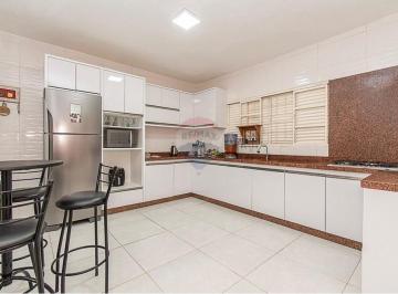 Casa · 200m² · 2 Quartos · 8 Vagas · Casa 2 quartos em Arniqueira