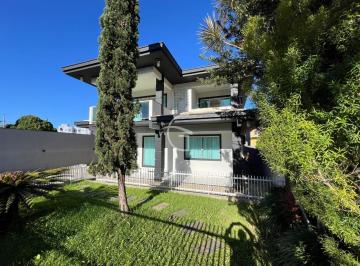 Foto 01 · Venha conhecer essa maravilhosa casa localizada em um dos bairros mais valorizados da cidade!