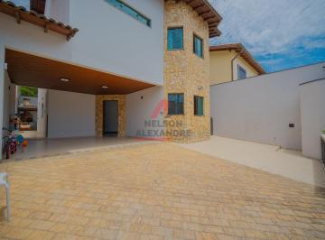 Casa · 268m² · 3 Quartos · 4 Vagas · Casa de Alto Padrão sendo 3 suítes com 268m² Recém-Reformada