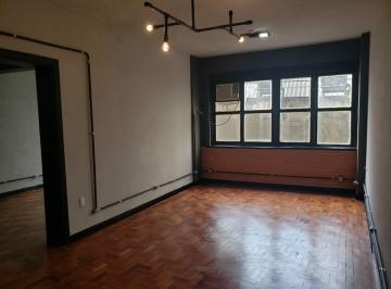 Comercial · 230m² · Sala comercial com ambientes integrados e reversíveis por portas de correr. Em final de reforma tota