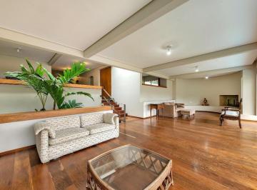 Casa · 900m² · 5 Quartos · 8 Vagas · Sobrado Residencial de 1331m² com 5 suítes, edícula, 8 vagas a venda no Morumbi.