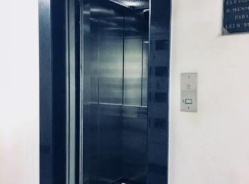 Comercial · 85m² · Três salas em um edifício comercial