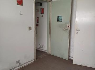 Comercial · 1100m² · Loja Ponto Comercial com estacionamento 1100 metros na Avenida Rio das Pedras