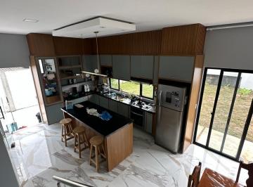 Casa de 4 quartos, Manaus · CASA DÚPLEX DISPONIVEL PRA LOCAÇÃO E VENDA EM CONDOMÍNIO FECHADO.