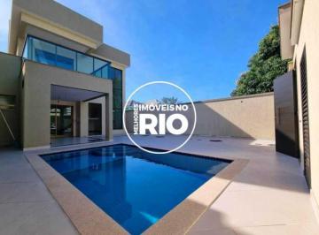 Casa · 252m² · 4 Quartos · 2 Vagas · Casa Duplex com Sótão na Barra da Tijuca à Venda