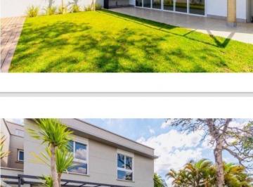 Casa · 424m² · 4 Quartos · 4 Vagas · Casa de luxo com 4 Suites, 4 Vagas, Piscina e muito verde!