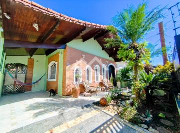 Casa · 250m² · 3 Quartos · 2 Vagas · 
                                Casa em Peruíbe
                            