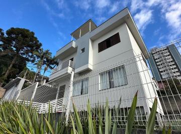 Casa · 165m² · 3 Quartos · 2 Vagas · Casa com terraço no Centro